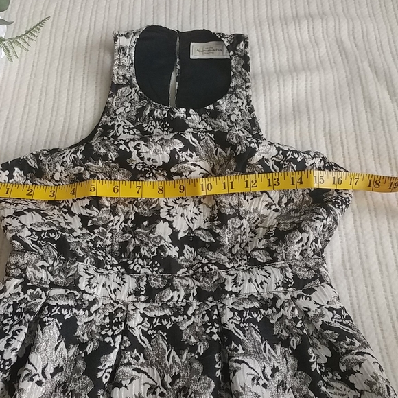 Abercrombie and Fitch Sleevless jacquard dress. - Picture 5 of 7